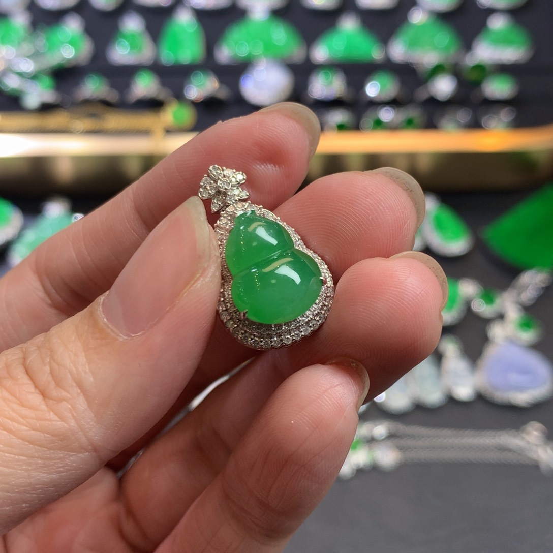 翡翠吊坠(不含链)18K金镶嵌