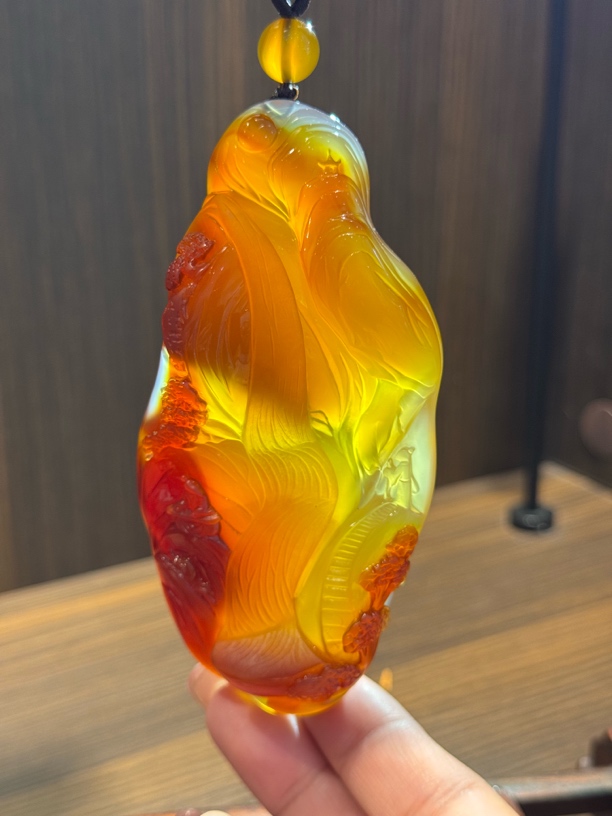 《高山流水》北红玛瑙手玩件