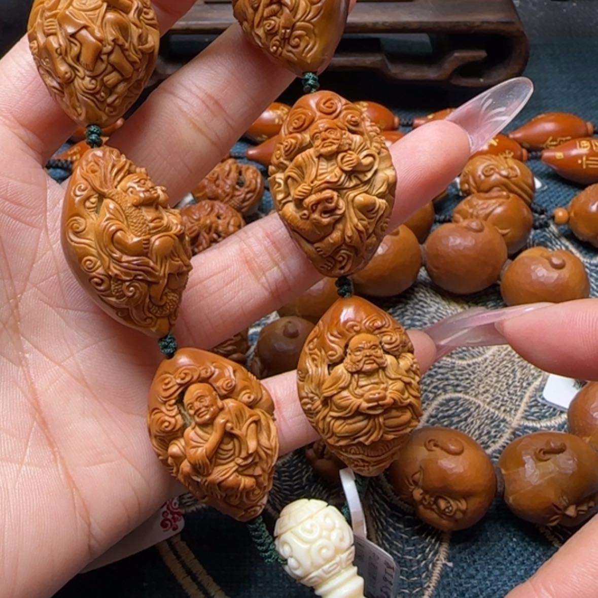 【闪购商品】橄榄核手串镂空七星罗汉