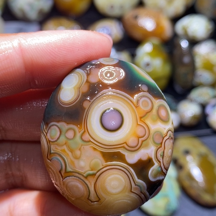 玛瑙/玉髓未镶嵌珠宝奇石130