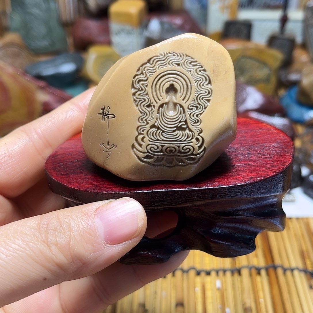 新疆原石雕刻手把件