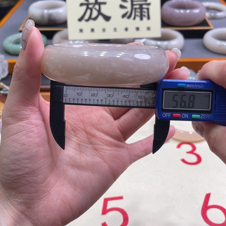 未镶嵌手镯石英质玉