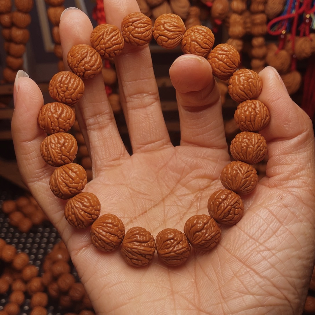 木质类龙纹桃枭挂件