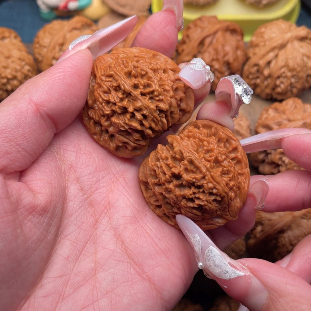 摇***。文玩核桃把件全品满天星39