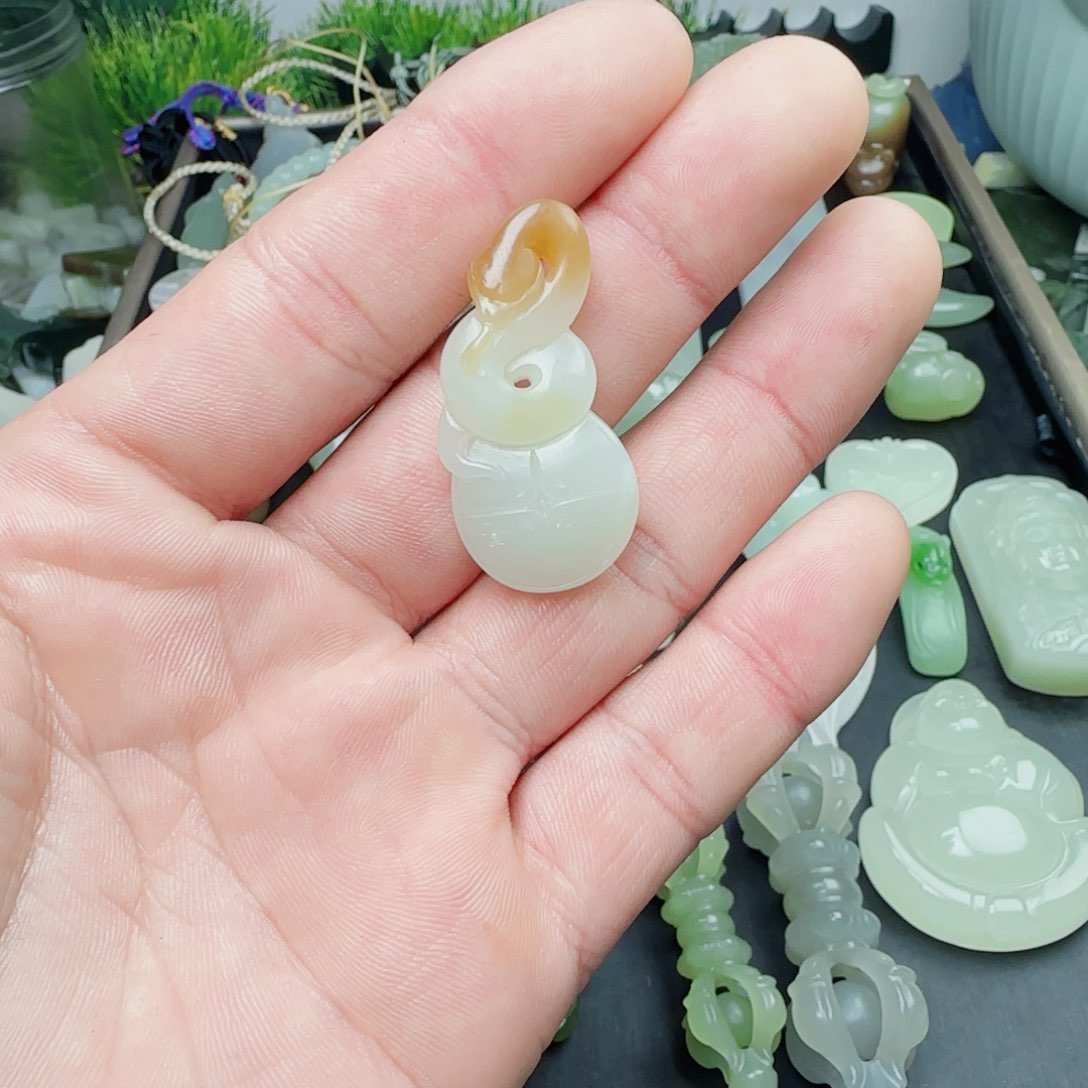 和田玉颈饰未镶嵌阿*吖