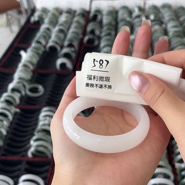 未镶嵌手镯石英岩玉
