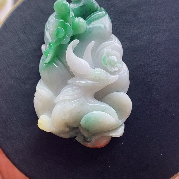 翡翠吊坠(赠链)未镶嵌翡翠雕刻九尾狐吊坠