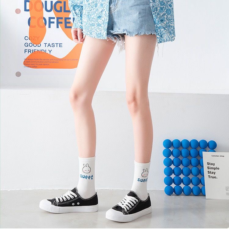 女中筒镂空中筒袜常规休闲风短袜白色袜子学生夏季