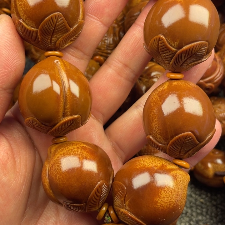 橄榄核吊坠修****漫橄榄核手持