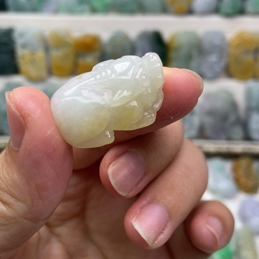 翡翠未镶嵌吊坠(赠链)