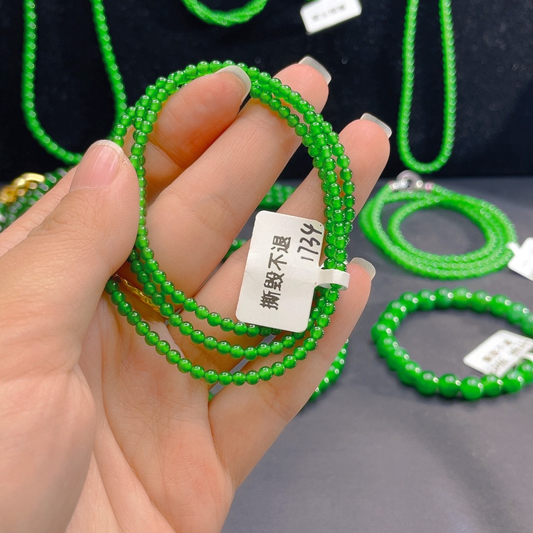 翡翠未镶嵌颈饰    