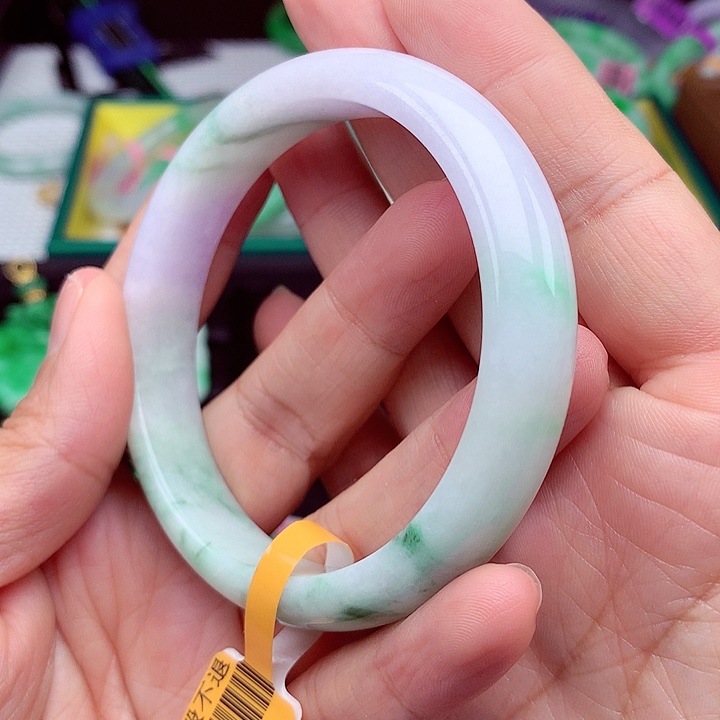 翡翠手镯未镶嵌翡翠