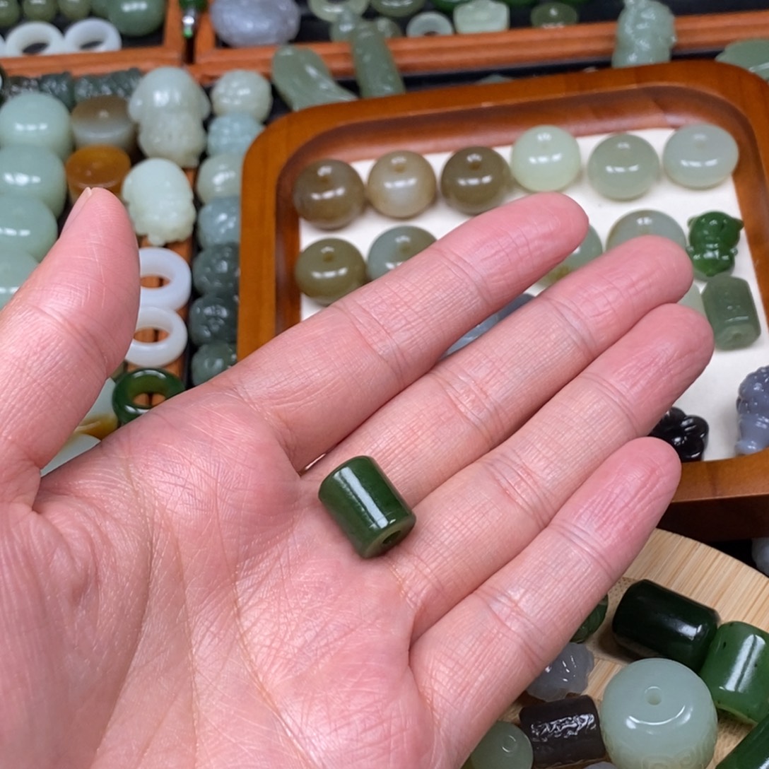 老***徐和田玉未镶嵌颈饰