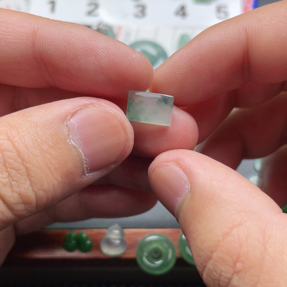 翡翠颈饰未镶嵌缅甸翡翠