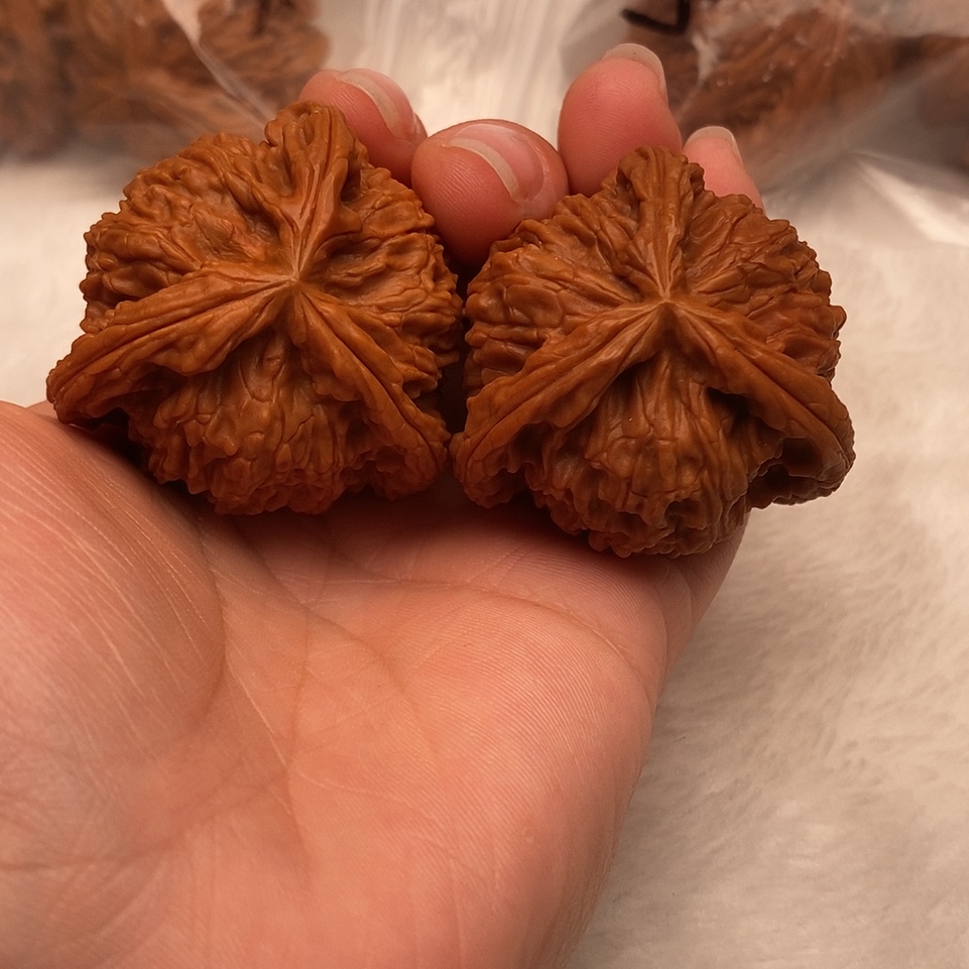 帅***板文玩核桃吊坠三棱