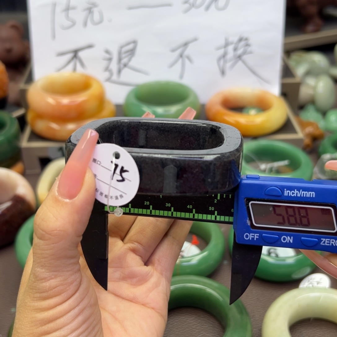 未镶嵌手镯石英岩玉