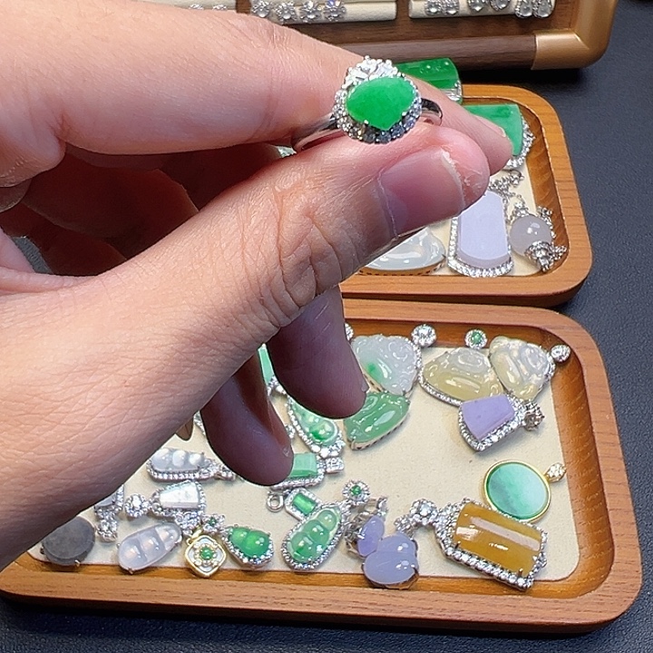 翡翠未镶嵌戒指戒指