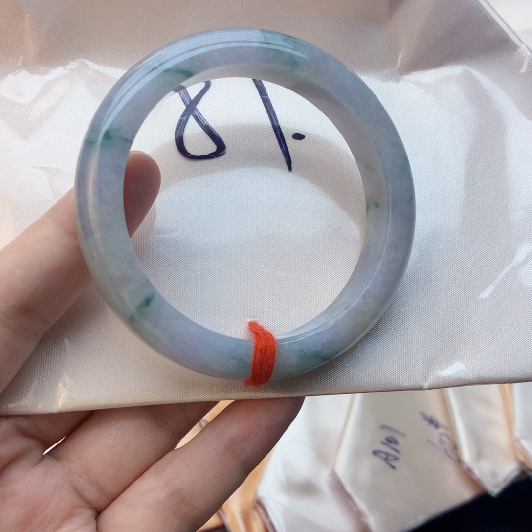翡翠手镯未镶嵌翡翠手镯