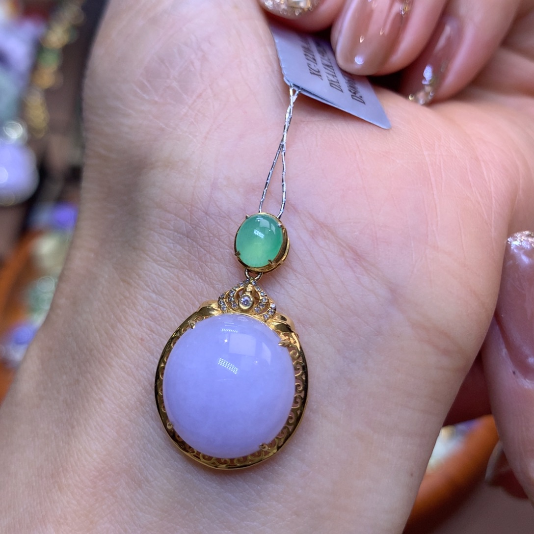 翡翠18K金镶嵌颈饰