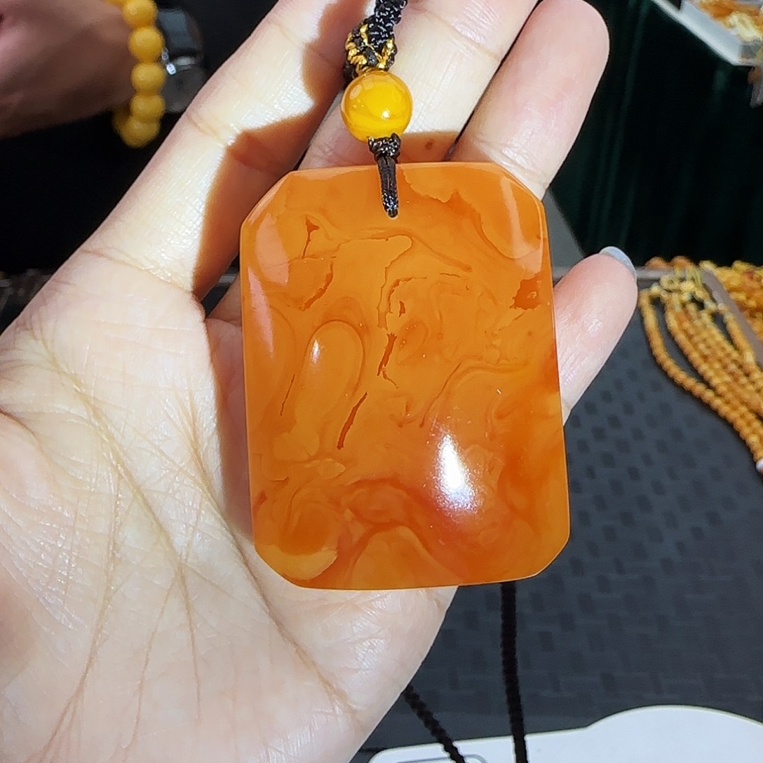 琥珀未镶嵌颈饰吊坠