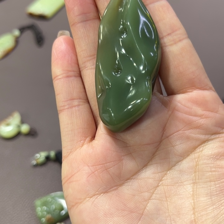 岫岩老玉（透闪石质玉）颈饰未镶嵌