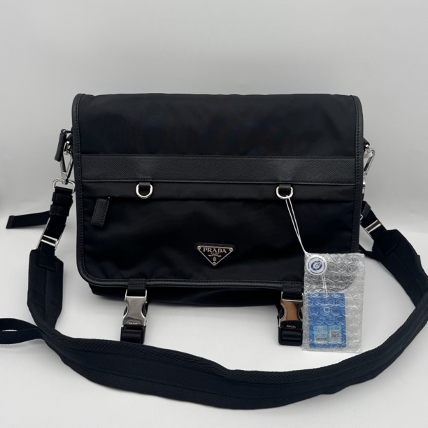 99新 Prada/普拉达 黑色尼龙降落伞双扣邮差包2676
