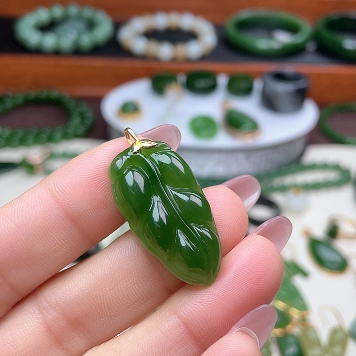 和田玉（碧玉）颈饰22K金镶嵌