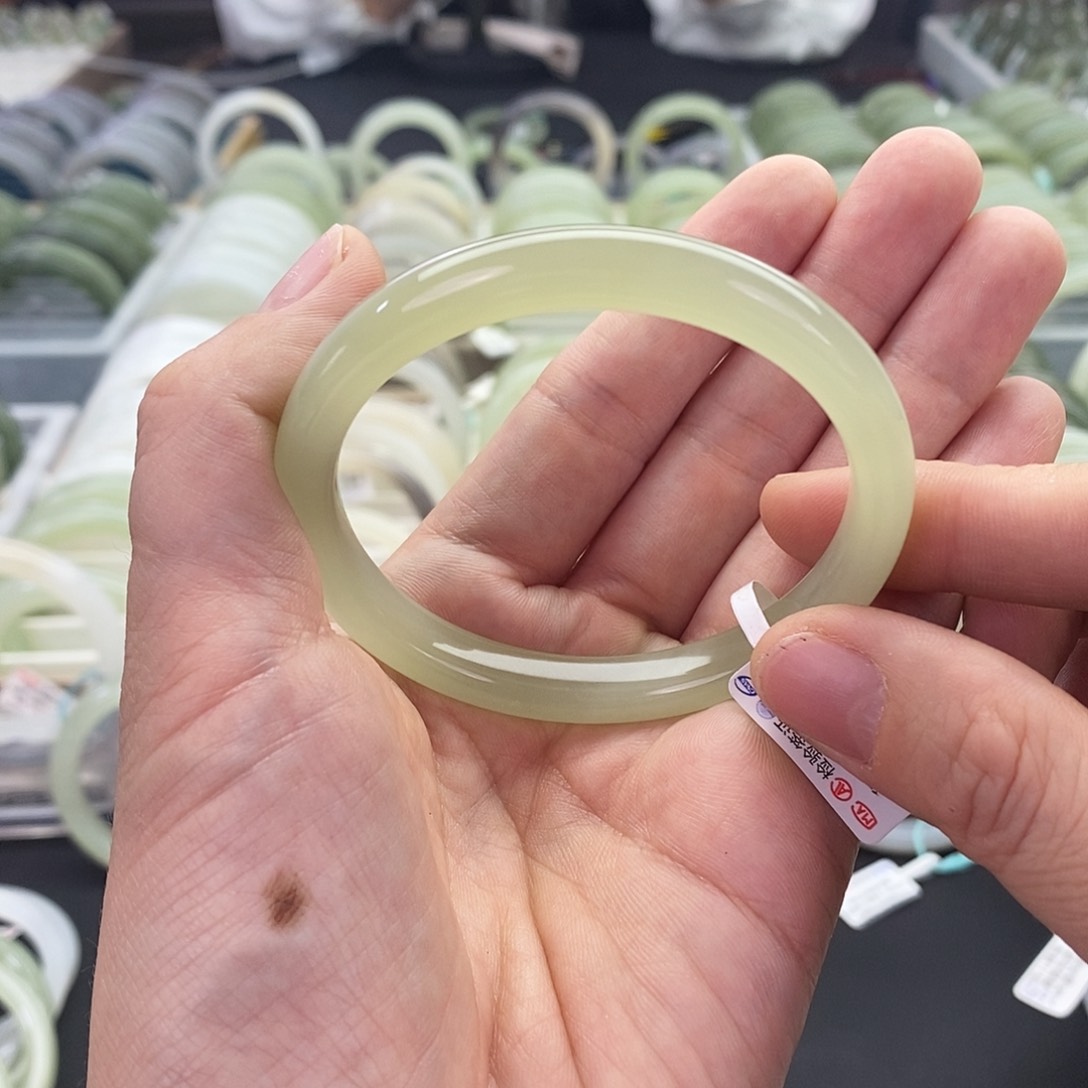 和田玉未镶嵌手镯56.57