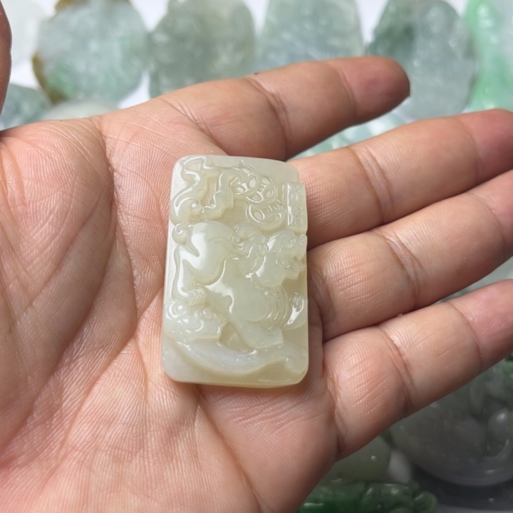 和田玉颈饰未镶嵌差***生