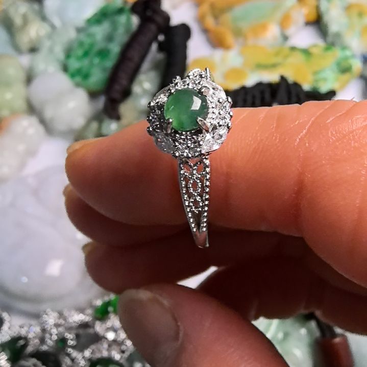 翡翠颈饰未镶嵌戒指