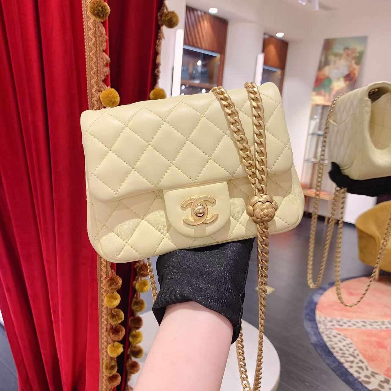 95新 Chanel/香奈儿 GGS23s山茶花金球方胖子黄色金扣羊23908486
