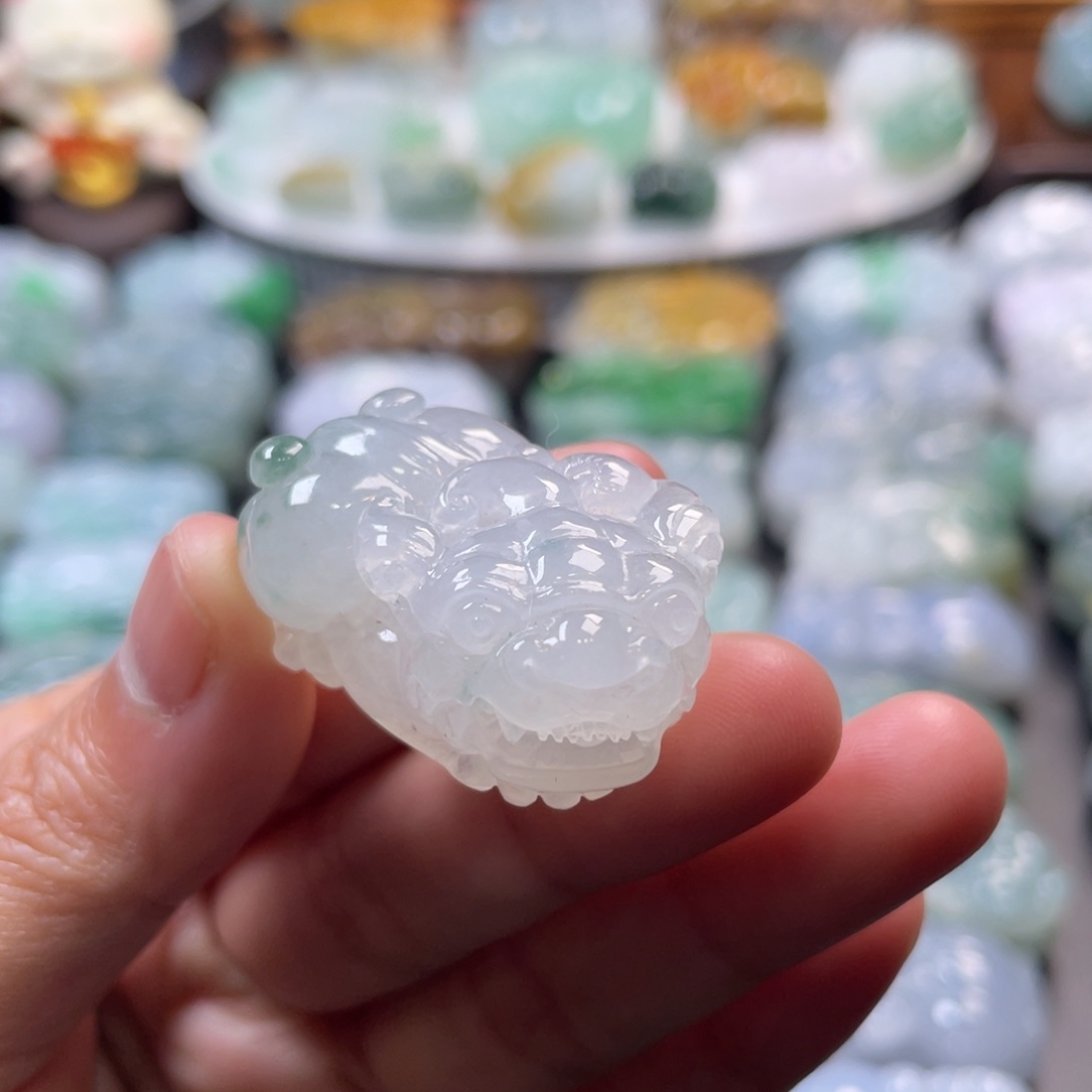 翡翠未镶嵌颈饰貔貅