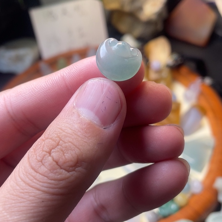 翡翠未镶嵌颈饰如意吊坠