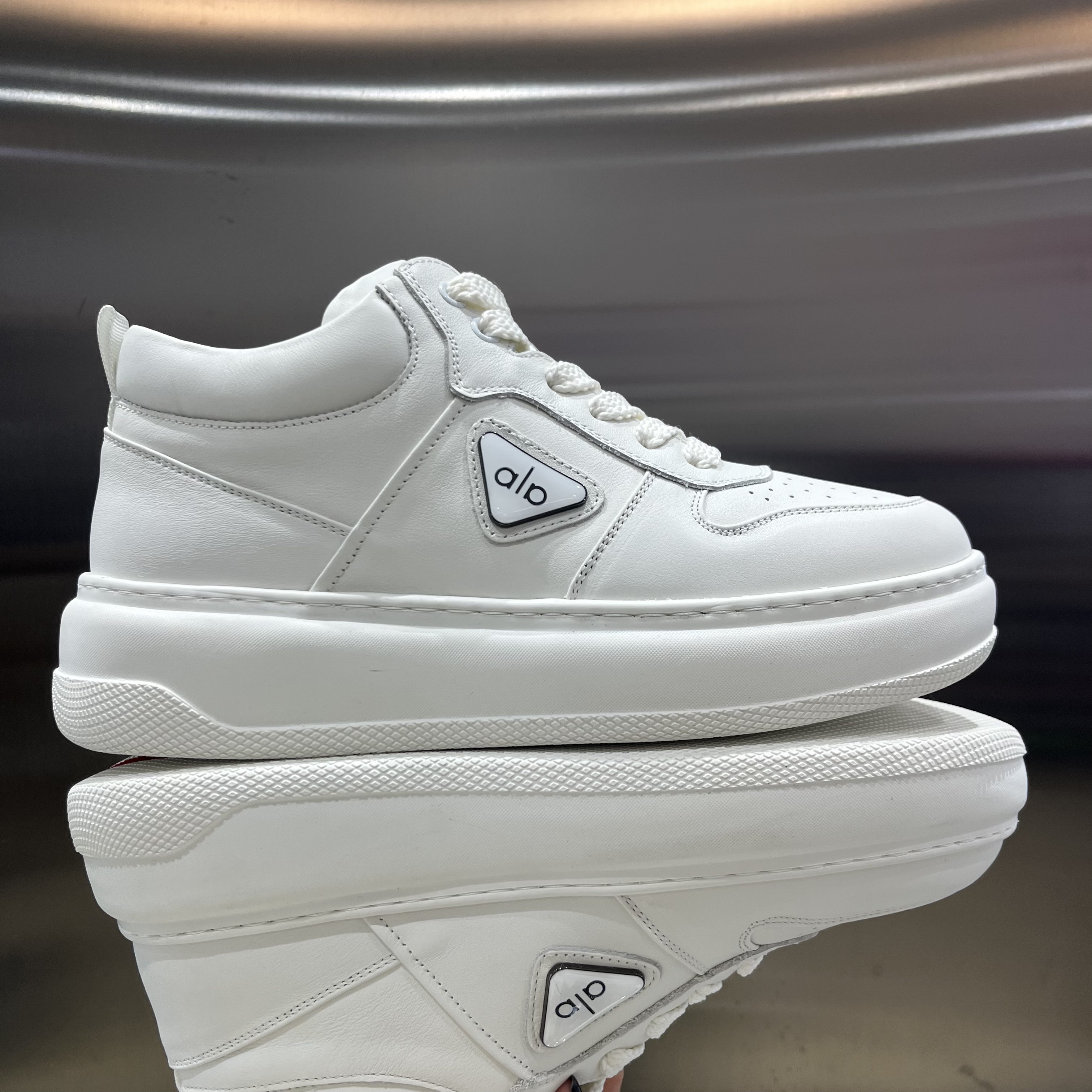 秋冬新款时尚透气男士百搭头层牛皮板鞋休闲皮鞋