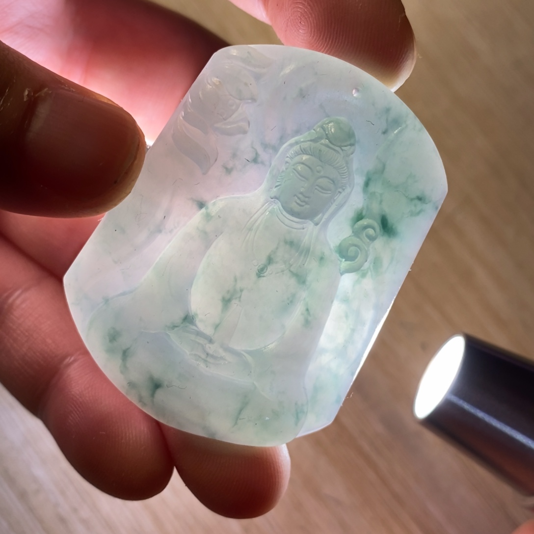 翡翠未镶嵌颈饰翡翠素衣观音