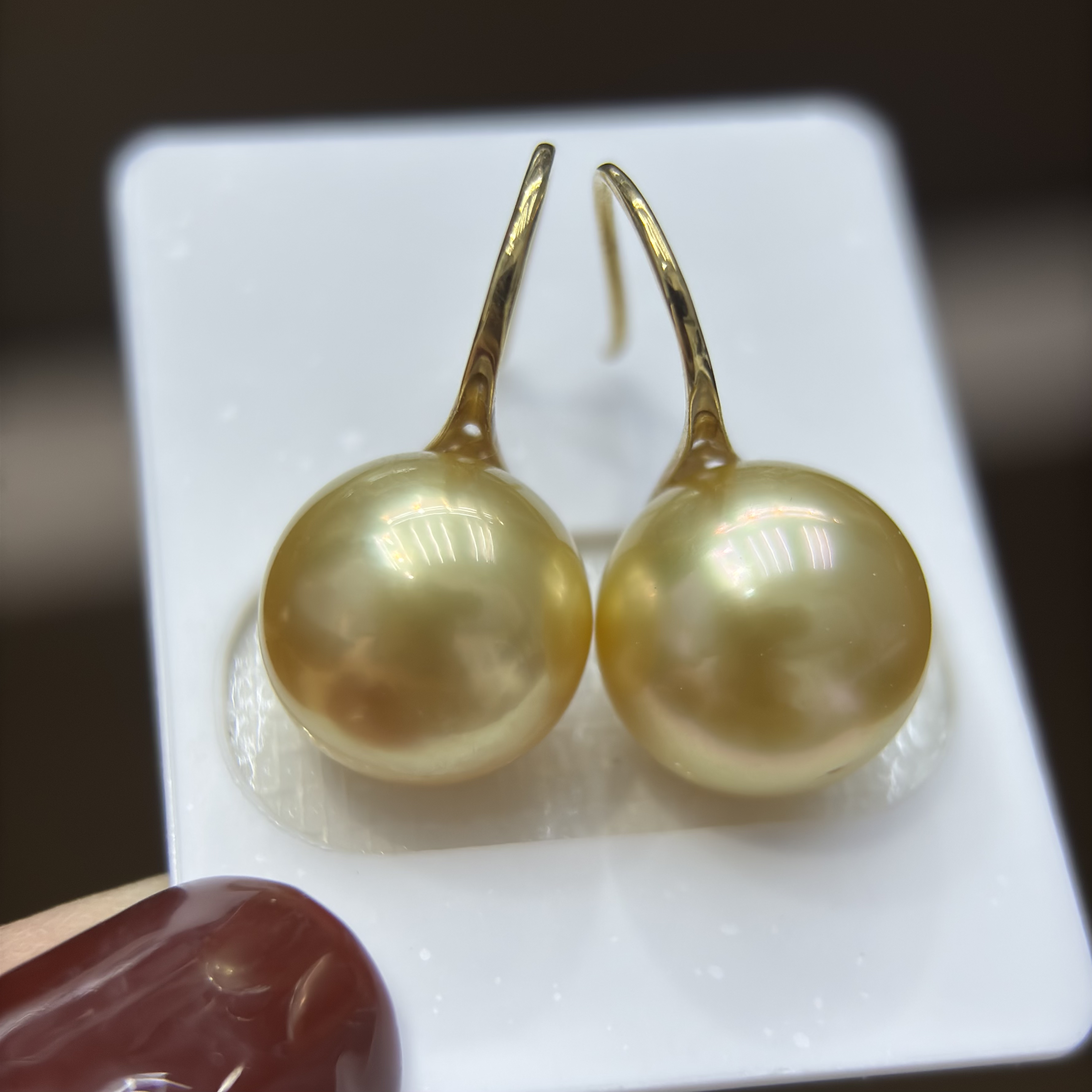 11-12mm 近正圆强光微微瑕亮浓金18K金南洋金珠高跟鞋耳钉耳钩