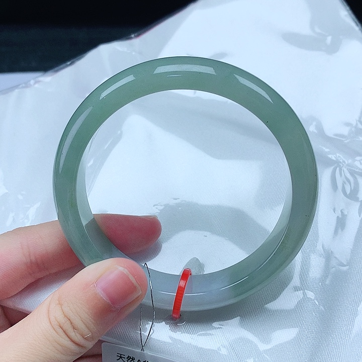 翡翠手镯未镶嵌54圈