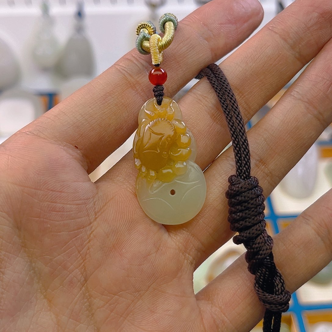 和田玉颈饰未镶嵌A****?