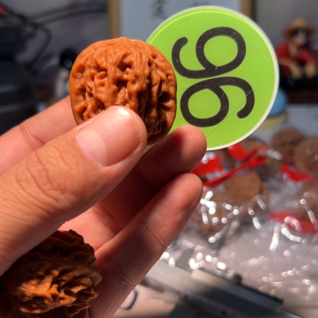 嗷***口文玩核桃，绿色96号