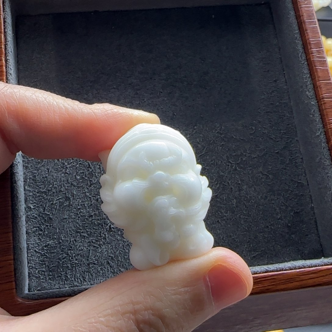 石英质玉（缅黄）配饰未镶嵌