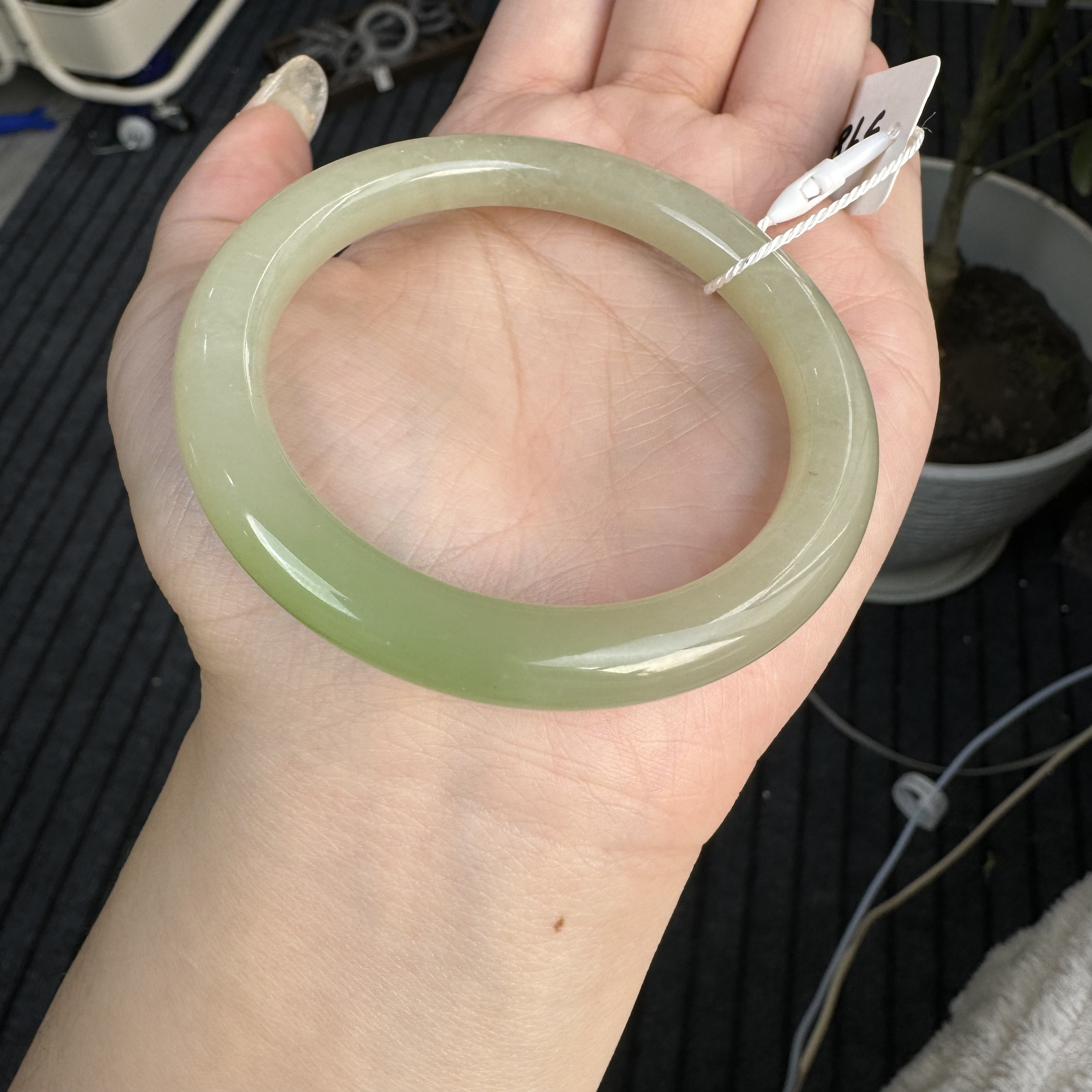 上等和田玉翠青手镯54mm 天然翠色泥鳅背 玉镯女款 单品单件