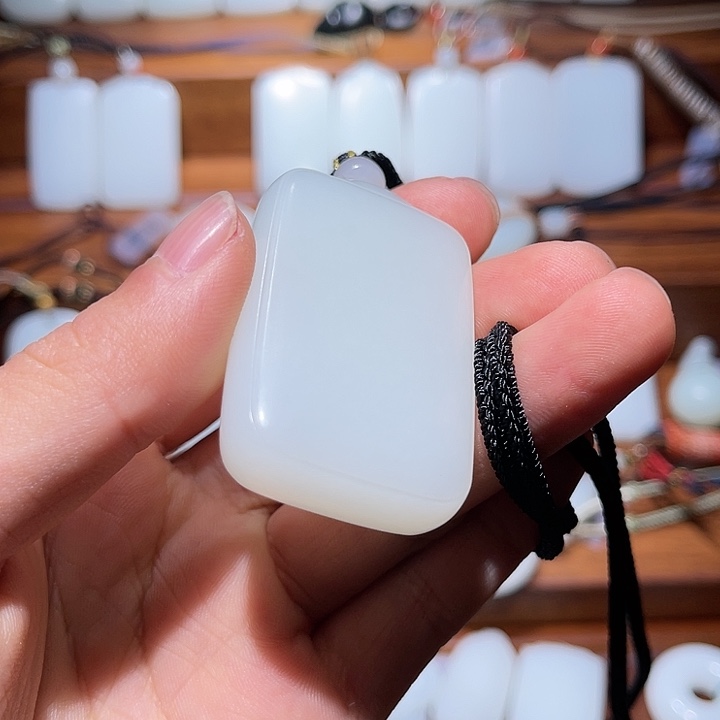 初***林和田玉（糖玉）未镶嵌颈饰