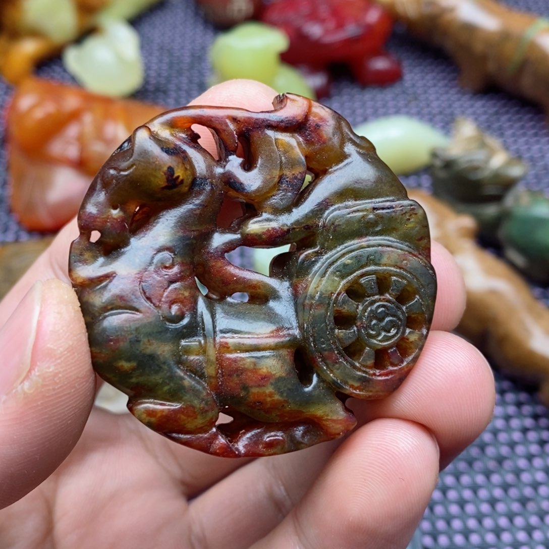 蛇纹石玉颈饰未镶嵌