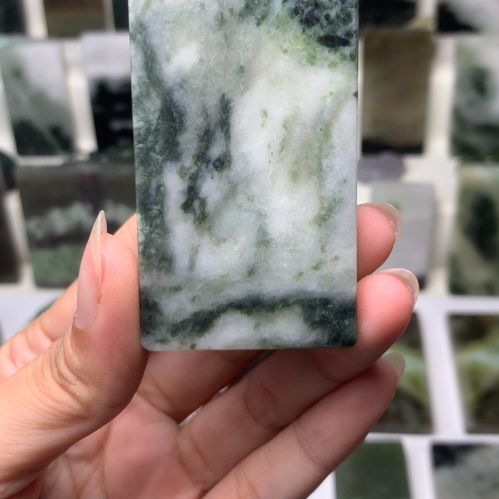 未镶嵌独山玉颈饰