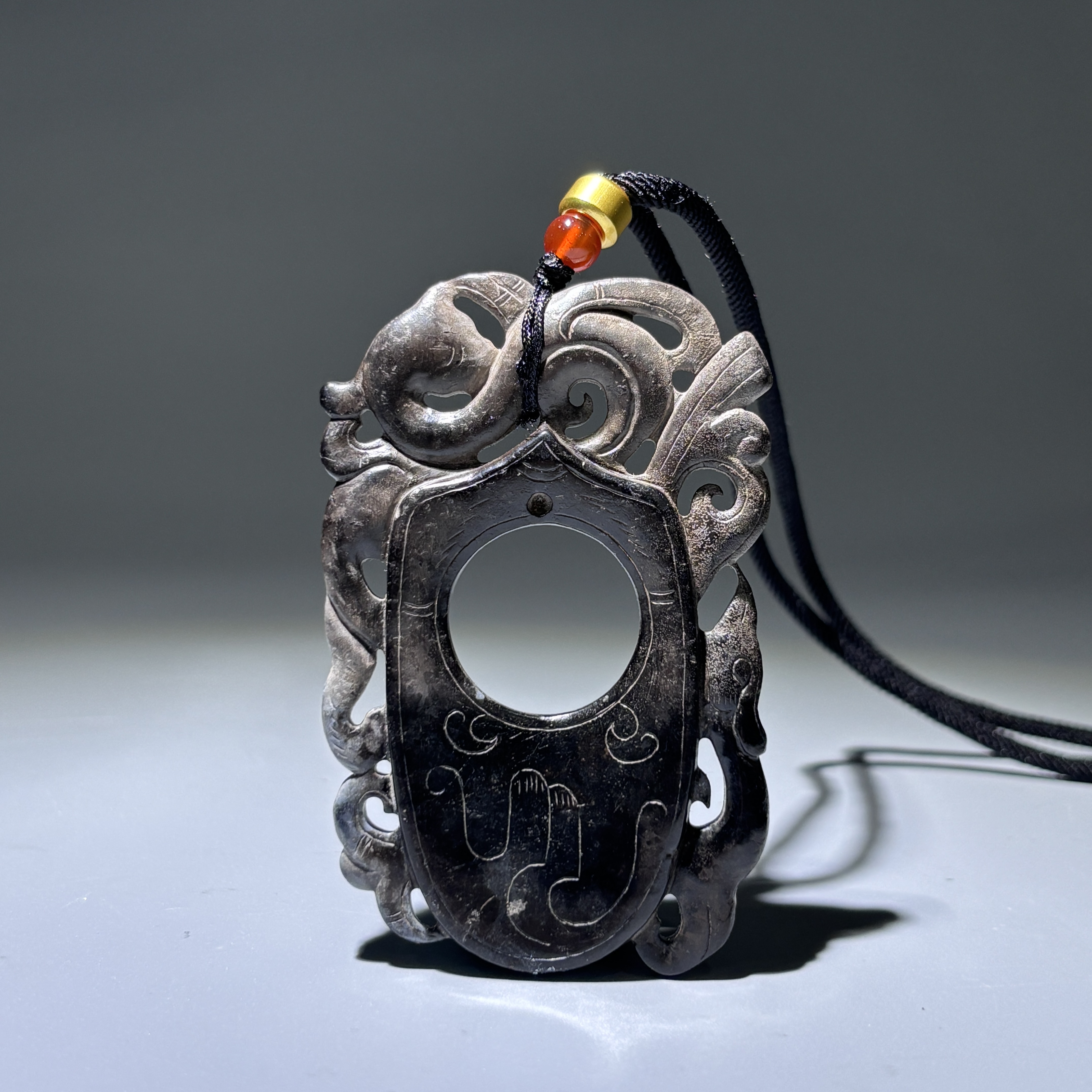 明前-古玉螭龙鸡心佩2503120056