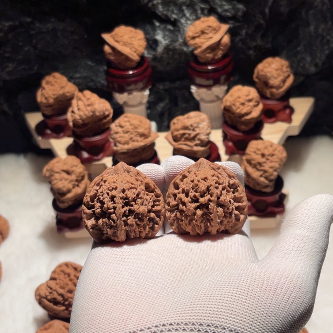 文玩核桃吊坠三角满天星核桃尺寸44