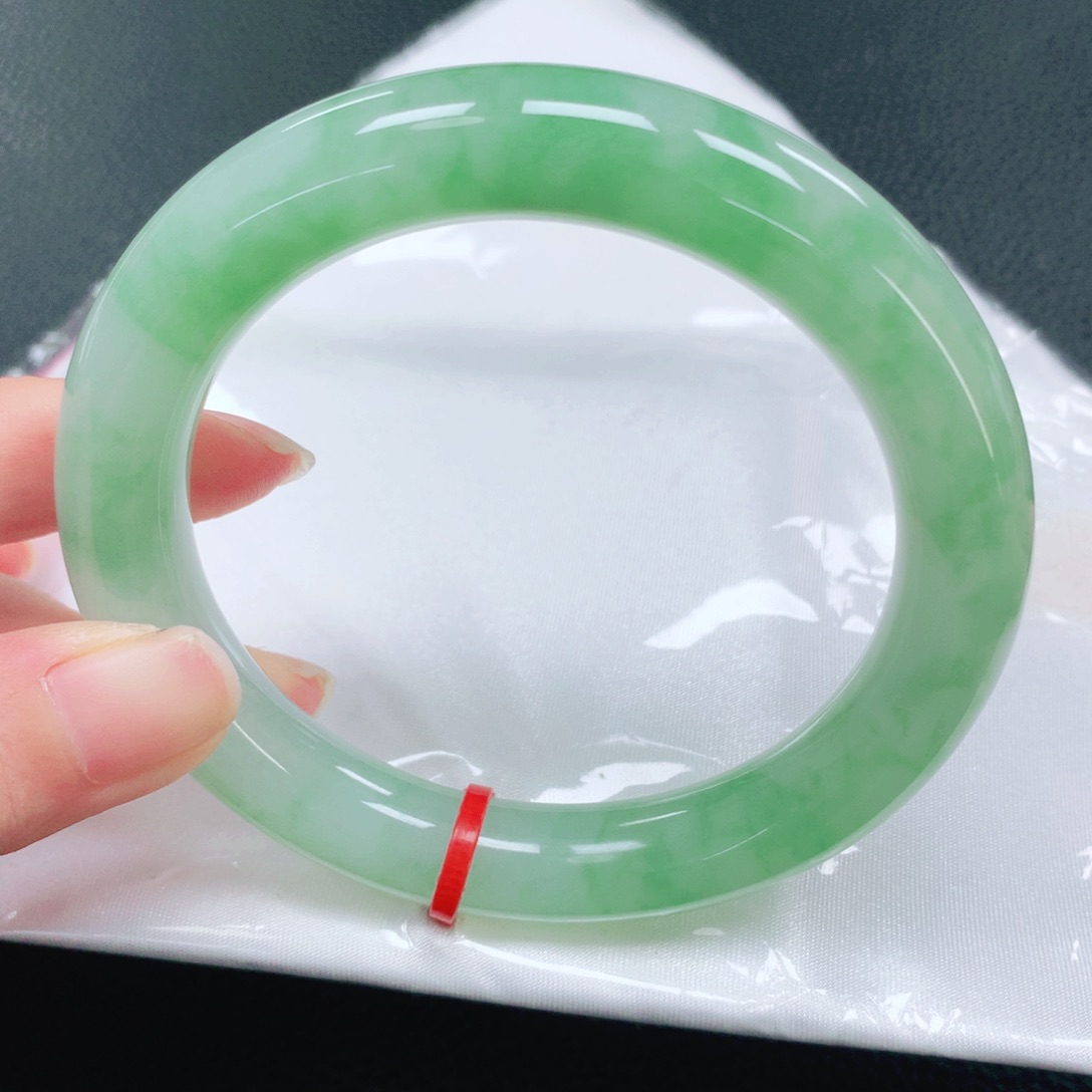 翡翠手镯未镶嵌59圈