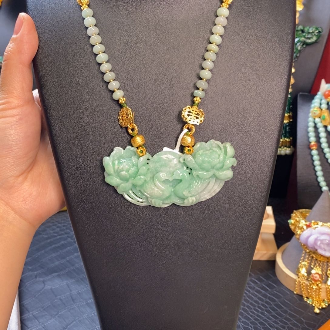 翡翠颈饰未镶嵌鸳鸯戏水吊坠 炸价