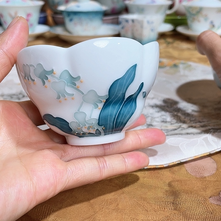 【闪购商品】瓷片铃兰幽梦宽口杯