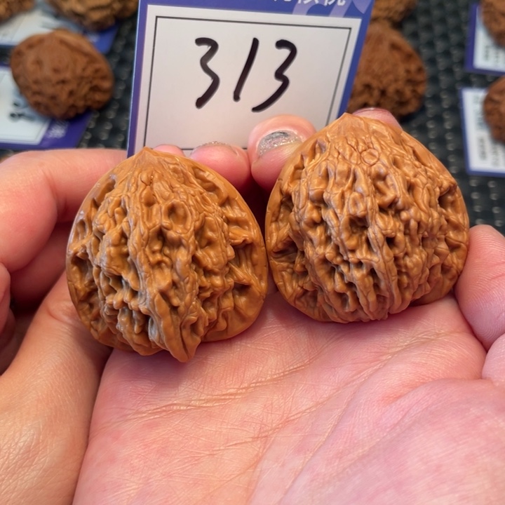 桃核把件40虎头313。。。